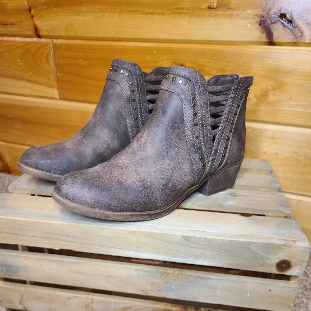 Sugar Women's Threaded Boho Ankle Boot Woven and Stud Detail - size 6.5